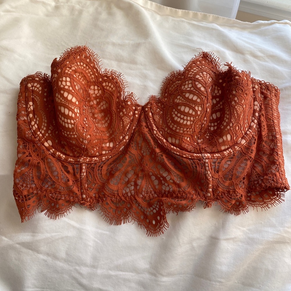 Scalloped Lace Bra